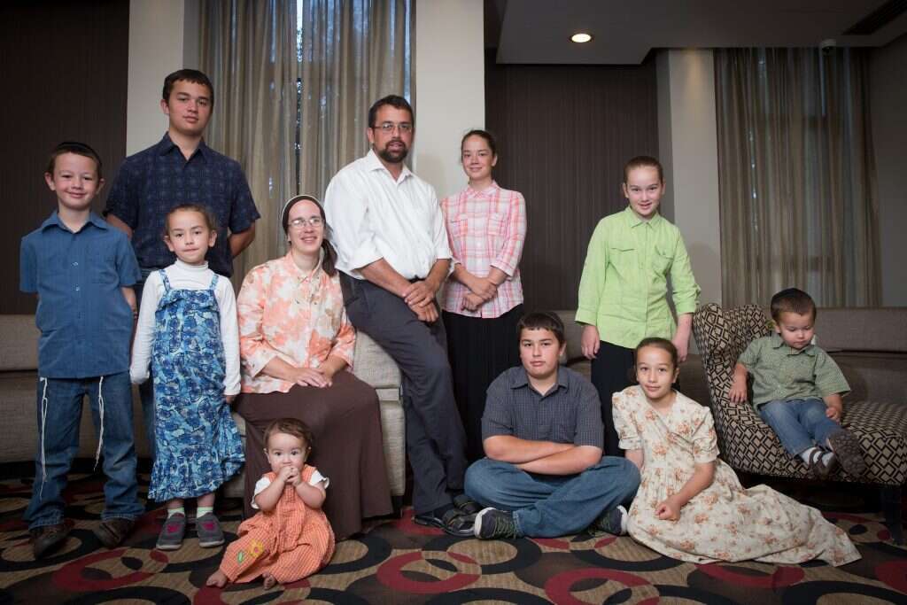 בני משפחת הולינגר. | מרים אלסטר, פלאש 90