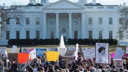 הפגנת שמאל נגד קוואנו מול הבית הלבן. | AFP