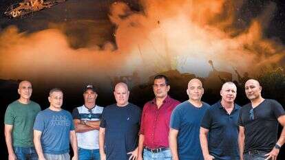 לוחמי "כחול וחום". מימין: צ'רלי אלבז, עדי כרמי, ברק דקל, שמואל בן-עזרא, עודד טישאואר, אופיר בן-שבת, אבי שזר, אלון הירש. צילומים: אבישג שאר-ישוב, שאטרסטוק, עופר זידון, פלאש 90