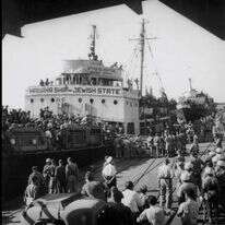 ספינת המעפילים "מדינת היהודים" בנמל חיפה, 1947. | פין הנס, לע"מ