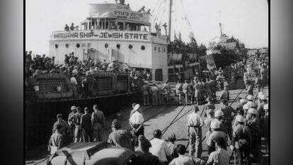 ספינת המעפילים "מדינת היהודים" בנמל חיפה, 1947. | פין הנס, לע"מ