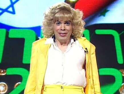 רועי בר נתן מגלם את מרים פיירברג. | מסך