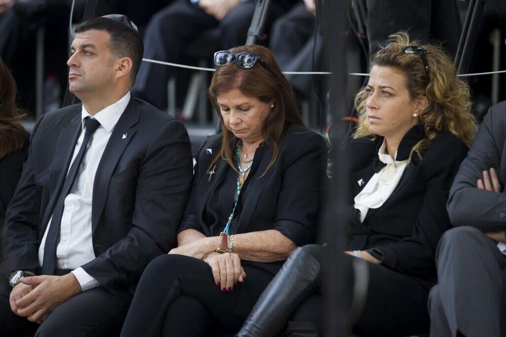 נועה רוטמן, דליה רבין ויונתן בן ארצי בטקס. | ארכיון: פלאש90 נועה רוטמן, דליה רבין ויונתן בן ארצי בטקס. | ארכיון: פלאש90