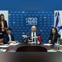 נפתלי בנט בחדר סיעת הבית היהודי. | מרים צחי נפתלי בנט בחדר סיעת הבית היהודי. | מרים צחי