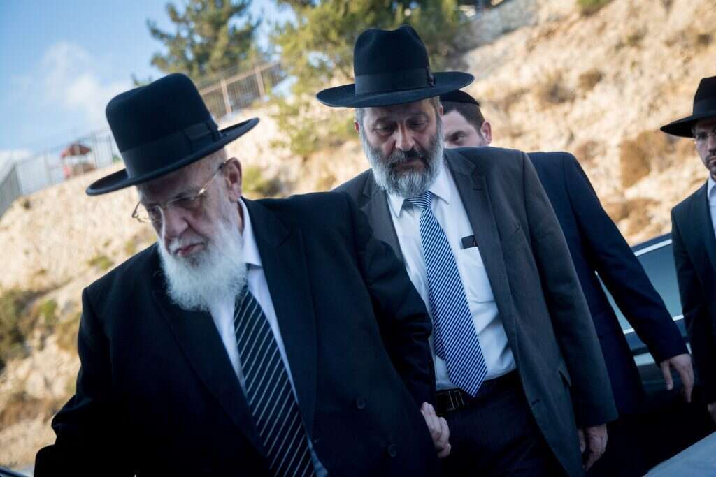 הרב שלום כהן והשר אריה דרעי. | יונתן זינדל, פלאש90