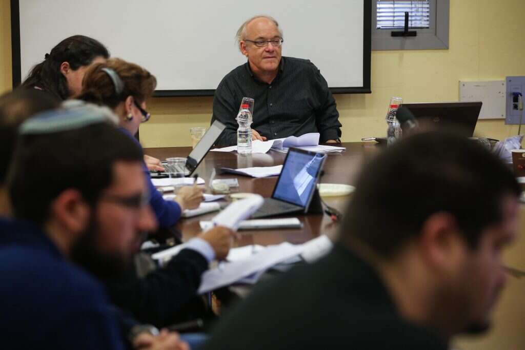 שופט העליון ניל הנדל. | אבישג שאר ישוב שופט העליון ניל הנדל. | אבישג שאר ישוב