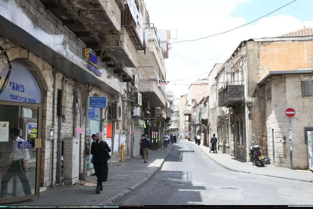 מאה שערים. | מרים צחי