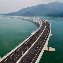 גשר הונג קונג-ז'והאי-מקאו (HZKM), הגשר הימי הארוך ביותר בעולם, נפתח לשימוש השבוע. | AFP