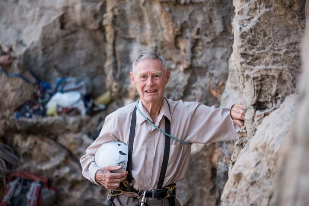 אאנדריאה ענתי. | אביטל הירש