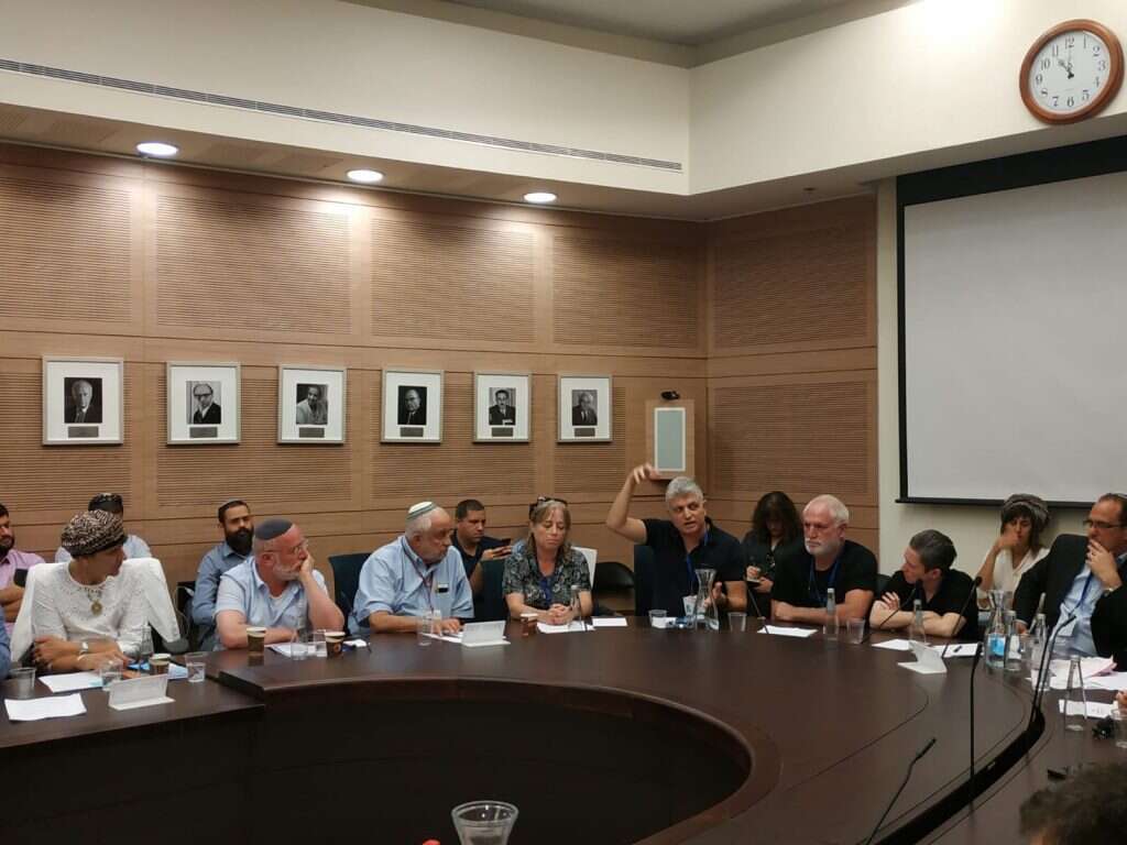 הדיון על הריסת בתי מחבלים בוועדת חוץ וביטחון. | דוברות דיכטר