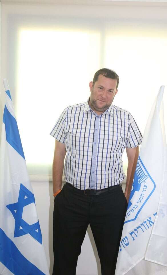 יוסי דגן. | מרים צחי