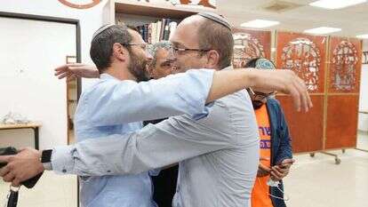 ישראל גנץ חוגג במטה הקמפיין שלו לאחר שזכה בבחירות למועצה האזורית בנימין | הלל מאיר, פלאש 90