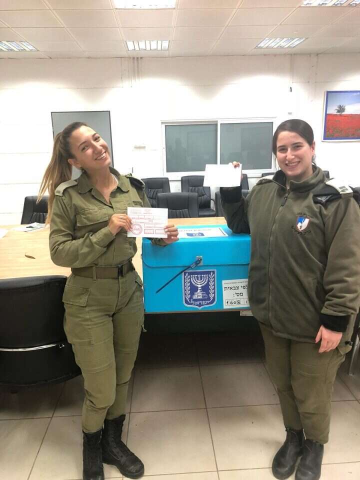 חיילות מצביעות. | דובר צה''ל