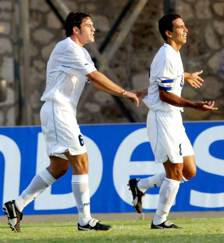 מיכאל זנדברג עם חיים רביבו. | EPA מיכאל זנדברג עם חיים רביבו. | EPA