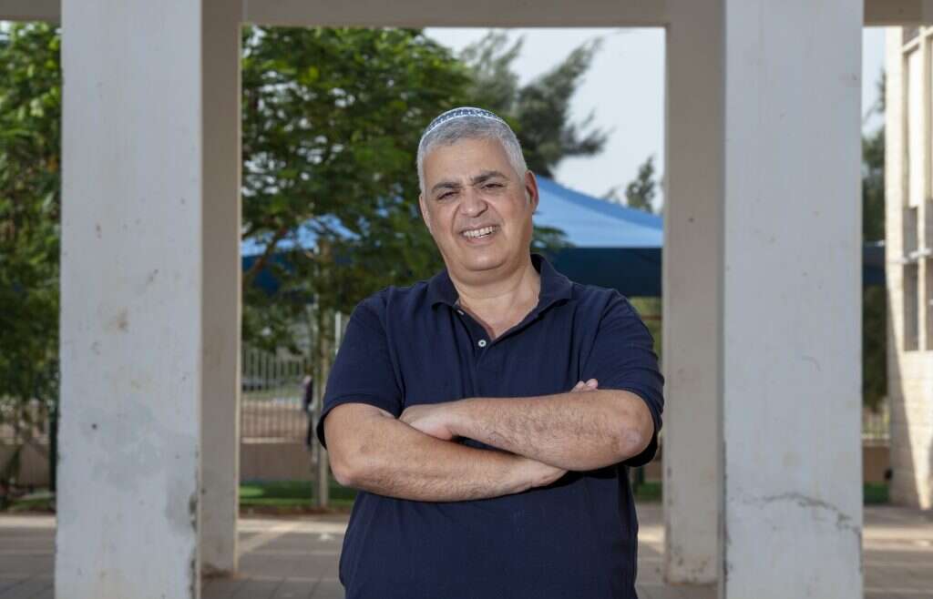 הרב מאיר דיין (משמאל), ראש ישיבת בית־שאן. | גיל אליהו, ג'יני הרב מאיר דיין (משמאל), ראש ישיבת בית־שאן. | גיל אליהו, ג'יני