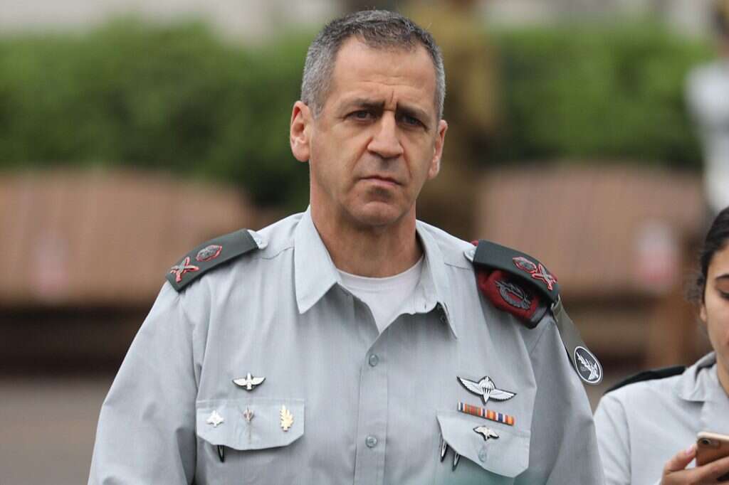 אביב כוכבי. | קוקו