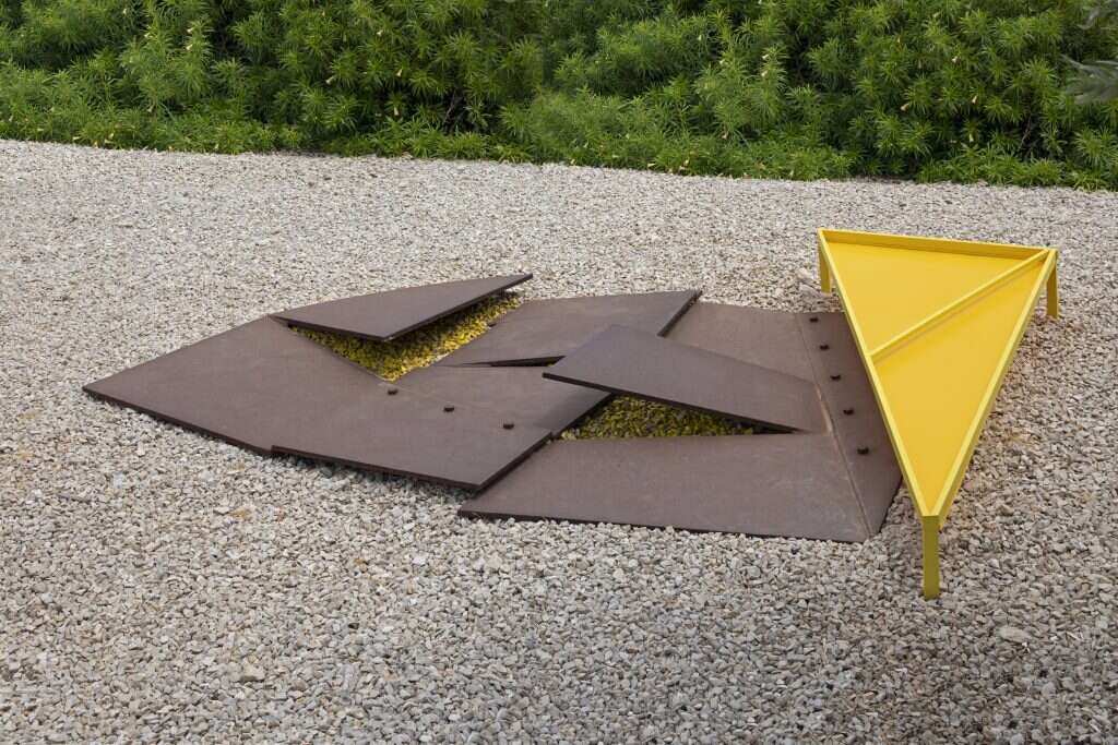 יחיאל שמי, עובדה III, ברזל, 1995 והילה טוני נבוק,הרחבות 03- סוכך. | טל נסים