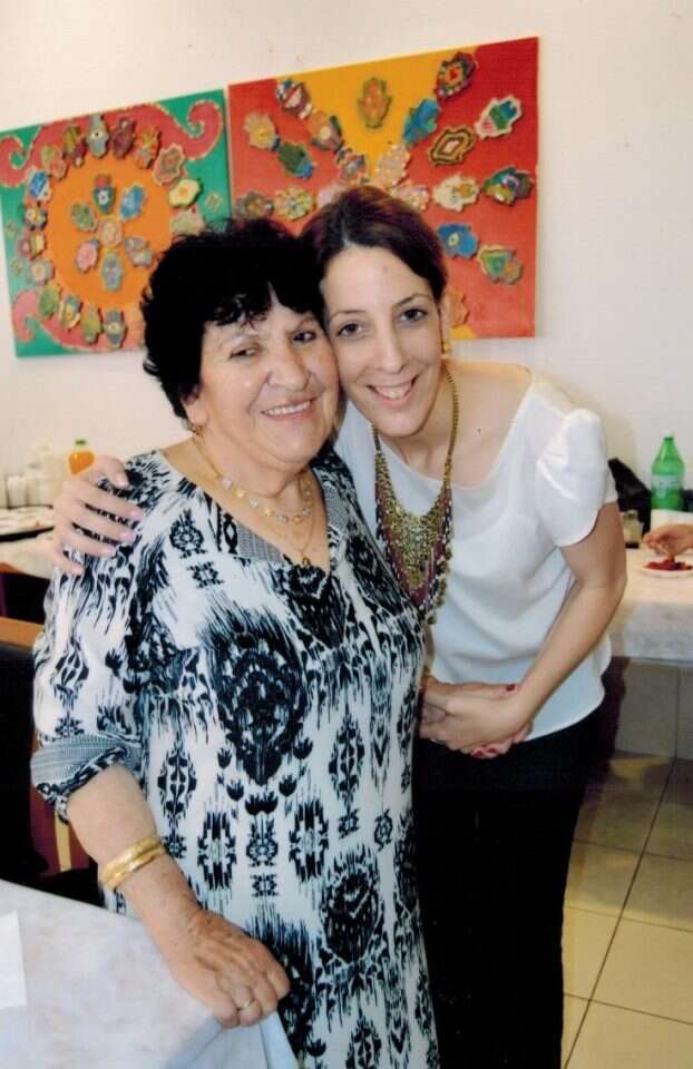 טל אוחנה עם סבתא זוהרה