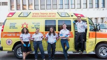 מתנדבים במד"א. | אביטל הירש