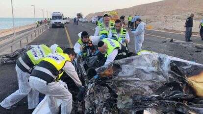 מתנדבי זק"א בזירת תאונה ליד ים המלח | נתי שפירא, זק"א