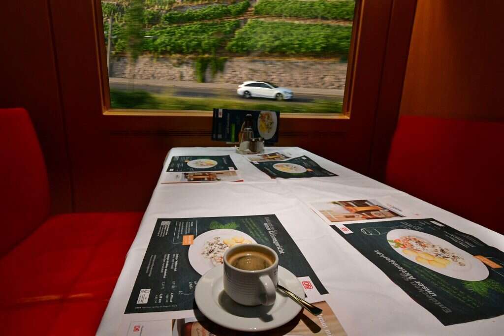 קרון לילה מבודפשט לבוקרשט. | יואל שתרוג- אדמה יוצרת קרון לילה מבודפשט לבוקרשט. | יואל שתרוג- אדמה יוצרת