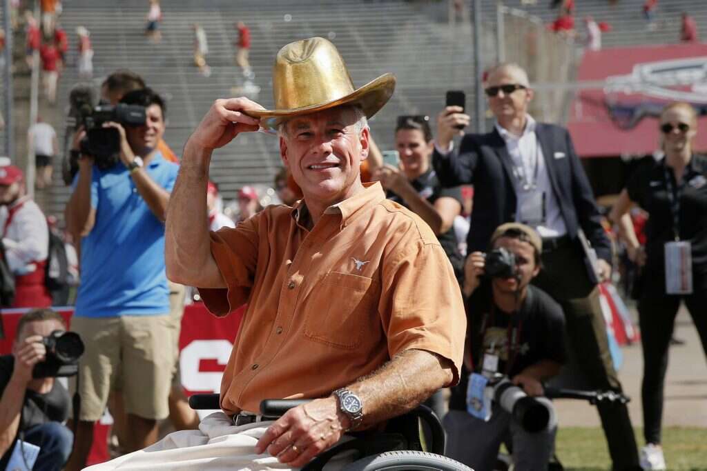 מושל טקסס גרג אבוט. | AP