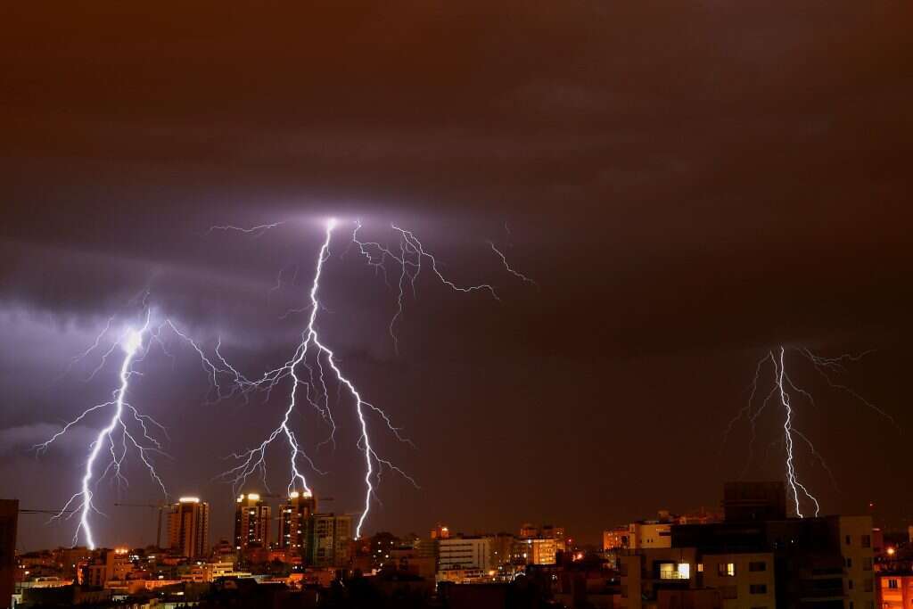סופת ברקים ורעמים במישור החוף. | AFP