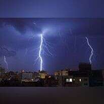 סופת ברקים ורעמים במישור החוף. | AFP