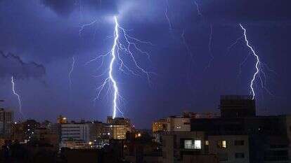 סופת ברקים ורעמים במישור החוף. | AFP