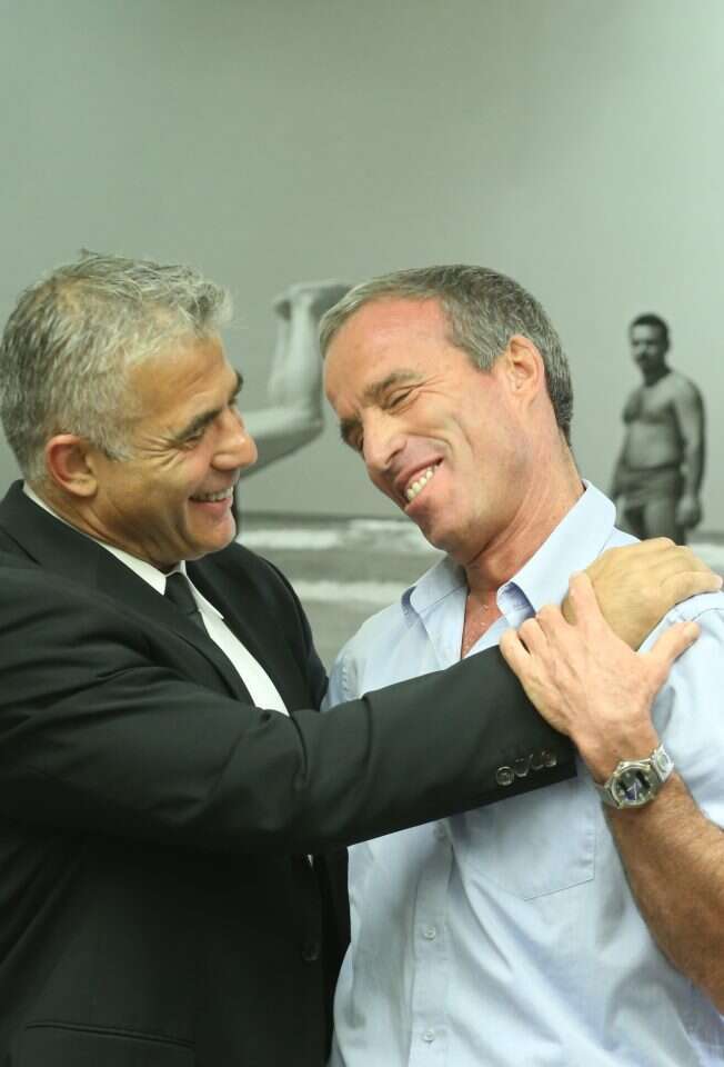 אלעזר שטרן ויאיר לפיד. | מרים צחי