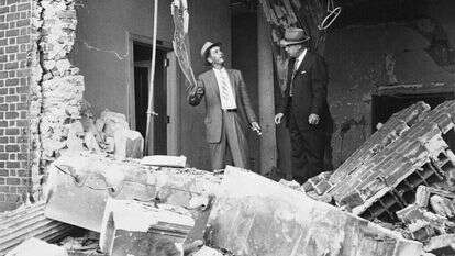 ההרס בבית הכנסת באטלנטה אחרי הפיגוע האנטישמי, 1958. | AP ההרס בבית הכנסת באטלנטה אחרי הפיגוע האנטישמי, 1958. | AP