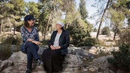 נדיה מטר ויהודית קצובר. | מרים צחי