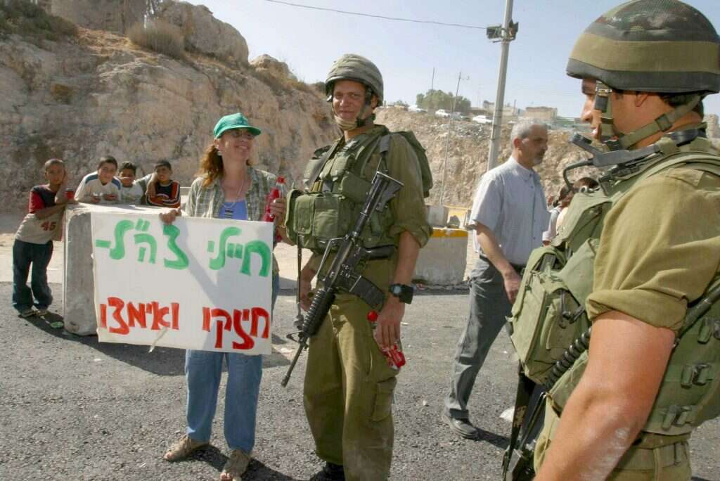 הפגנה של נשים בירוק. | מרים צחי