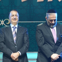 לב לבייב. | עמוס בן גרשום לע"מ