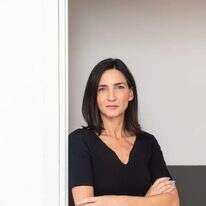 פולי ברונשטיין. | אבישג שאר ישוב