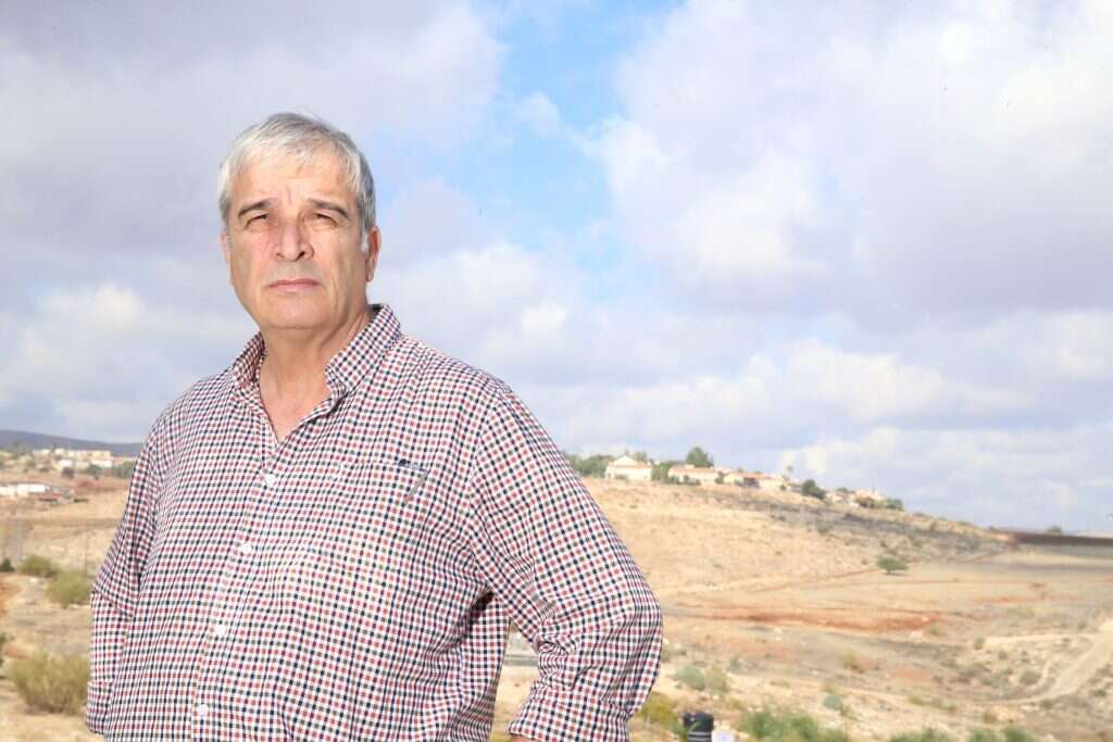 אבי רואה. | מרים צחי