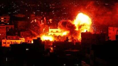 הפצצת צה"ל ופגיעה בתחנת הטלוויזיה אל-אקצה. | AFP