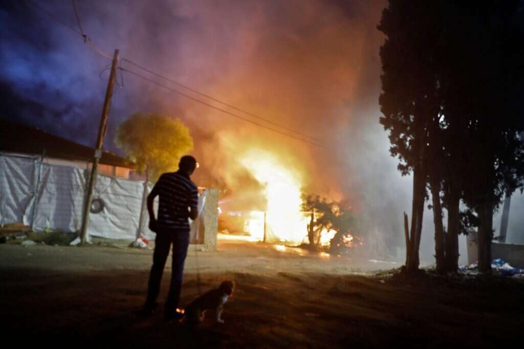 נפילת רקטה בשדרות. | AFP נפילת רקטה בשדרות. | AFP