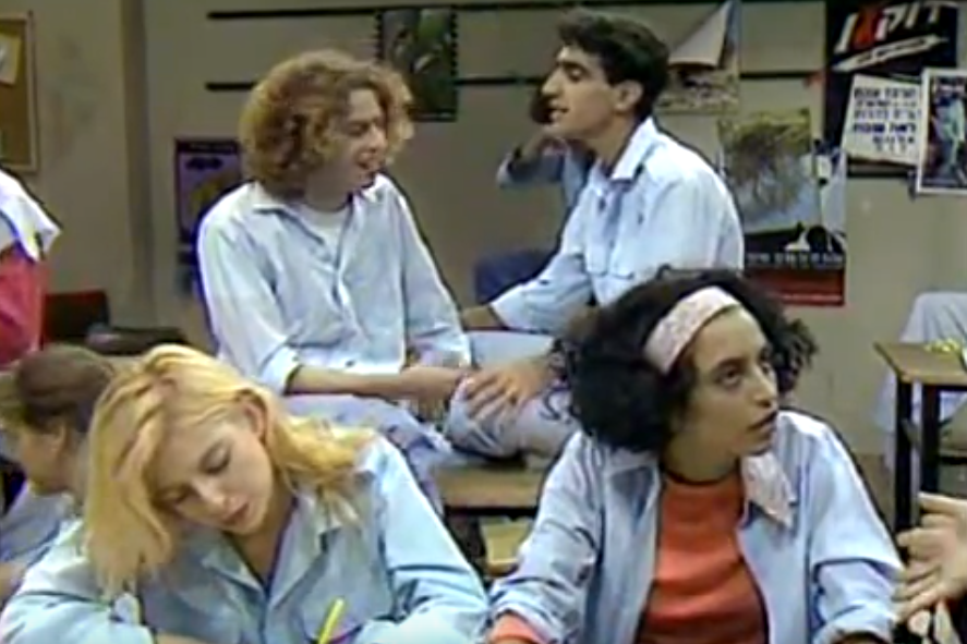 "עניין של זמן". | מסך