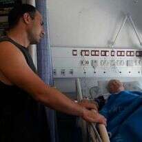 תורם הכליה מאיר הולץ עם שאול מייזליש