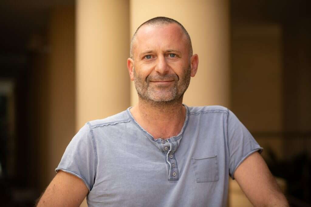 איתי לשם. | אריק סולטן