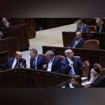 נתניהו, כחלון, ארדן ובנט במליאה. | מרים צחי נתניהו, כחלון, ארדן ובנט במליאה. | מרים צחי