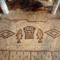 הפסיפס בכנסיית הלחם והדגים. | שאטרסטוק