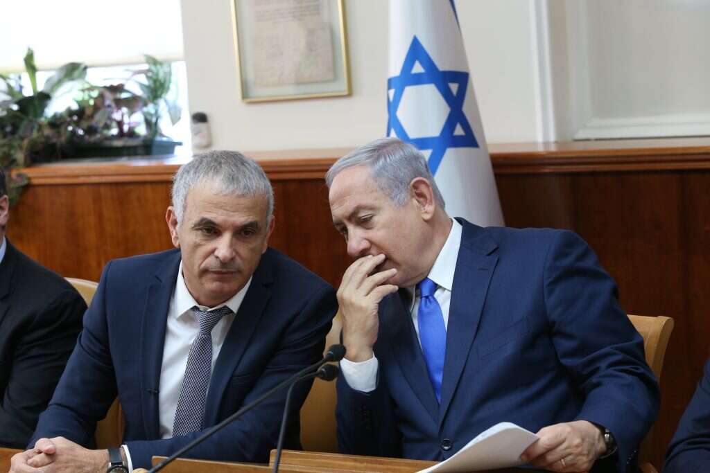 בנימין נתניהו ומשה כחלון. | אלכס קולומויסקי