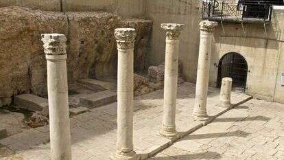 העמודים בקרדו. | שאטרסטוק