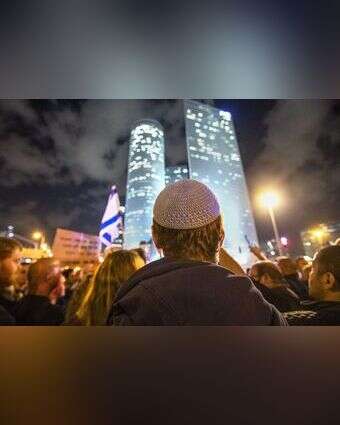 הפגנה של תושבי עוטף עזה בכיכר רבין | EPA הפגנה של תושבי עוטף עזה בכיכר רבין | EPA