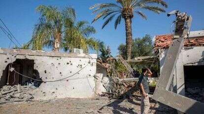 מבנה שנפגע מרקטה באשקלון. | נתי שוחט, פלאש 90