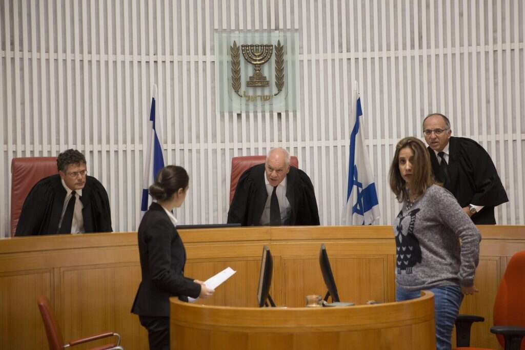 שופטי העליון נעם סולברג, עוזי פוגלמן ויצחק עמית. | נעם ריבקין פנטון