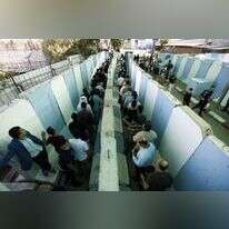 פלסטינים במחסום סמוך לבית לחם. | EPA