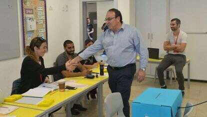 דב צור במצביע בסיבוב השני. | יוסי זליגר דב צור במצביע בסיבוב השני. | יוסי זליגר